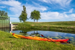 Pihenő a zsilipnél (kajakkaland.hu)