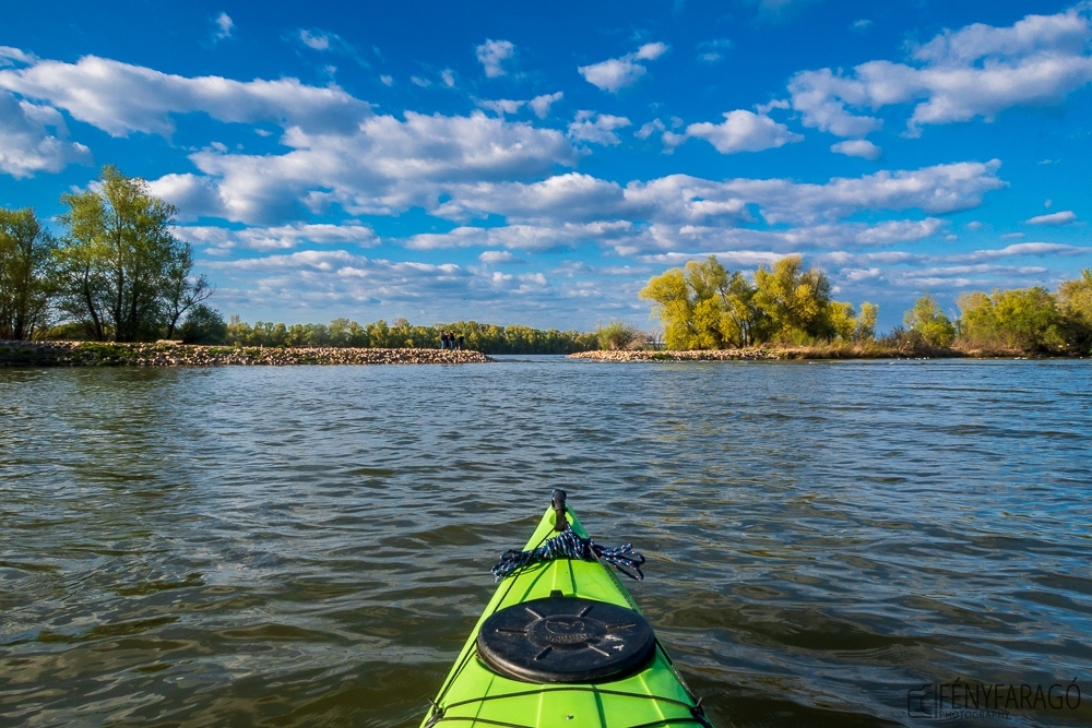 A skanzen előtti kövezés - www.kajakkaland.hu